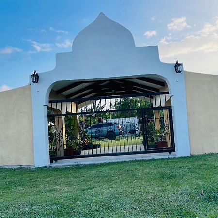 Bed and Breakfast Janessa'S Dwellery Port Vila Esterno foto