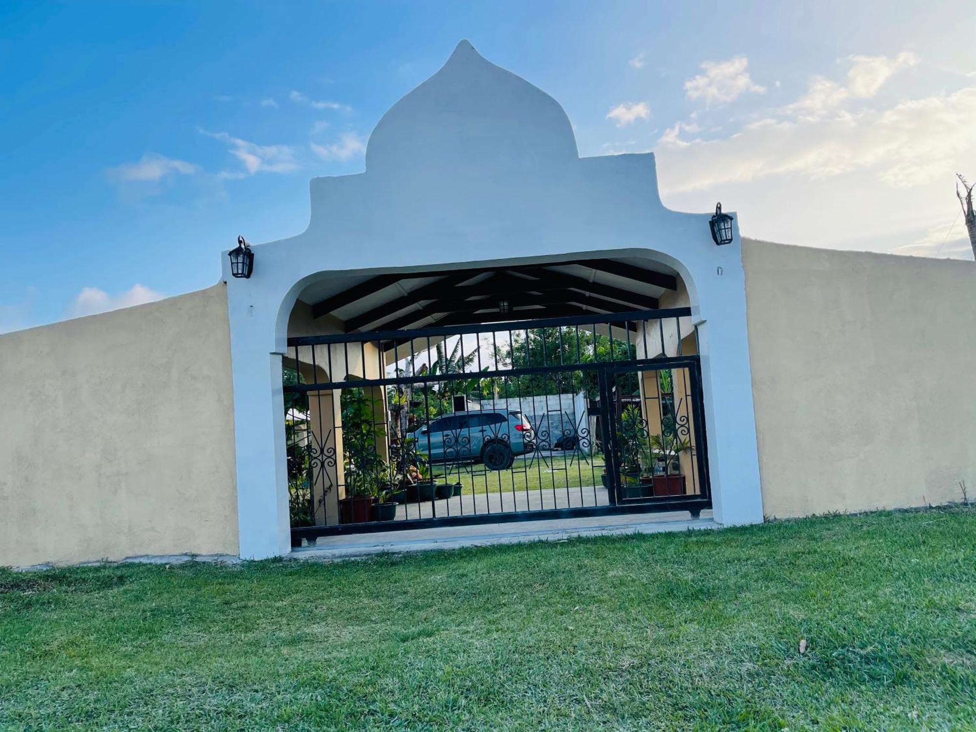 Bed and Breakfast Janessa'S Dwellery Port Vila Esterno foto
